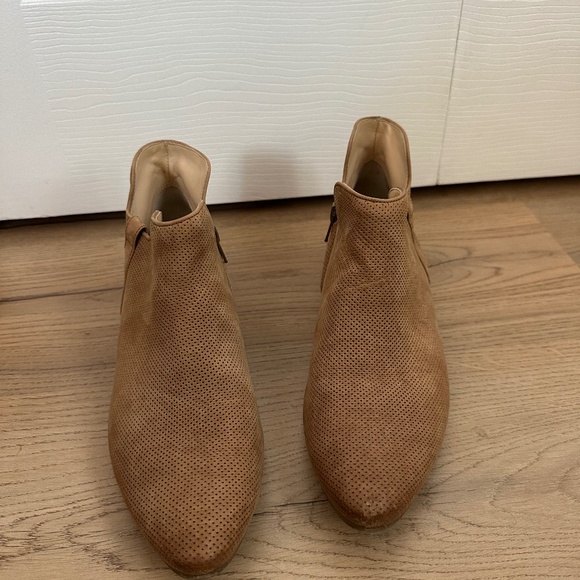 Perforated  leather/suede Paul Green ankle booties, zip side - Picture 1 of 7